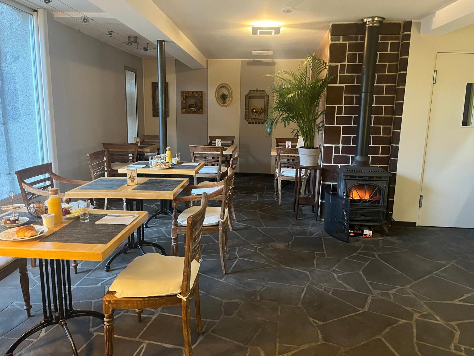 Hotel La Cour Carree Perrier Zewnętrze zdjęcie