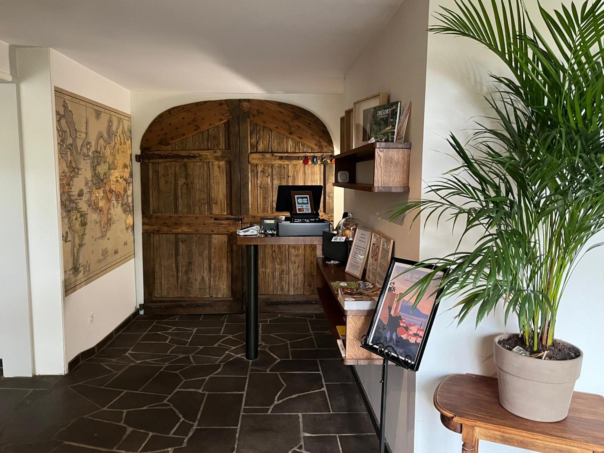 Hotel La Cour Carree Perrier Zewnętrze zdjęcie
