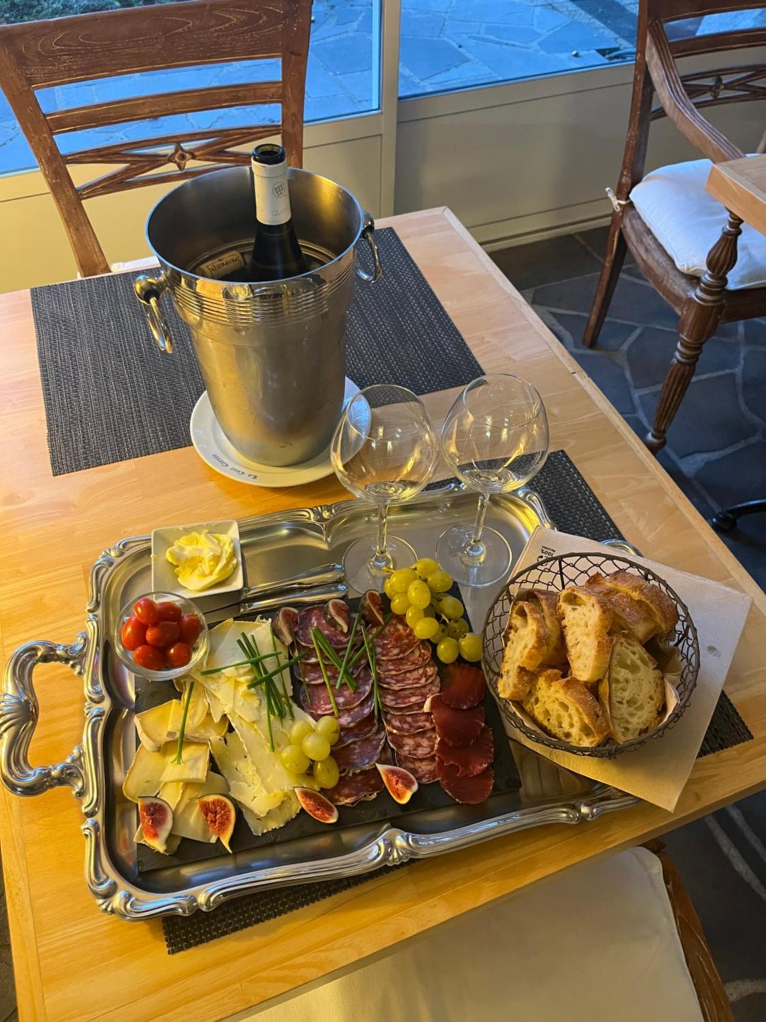 Hotel La Cour Carree Perrier Zewnętrze zdjęcie