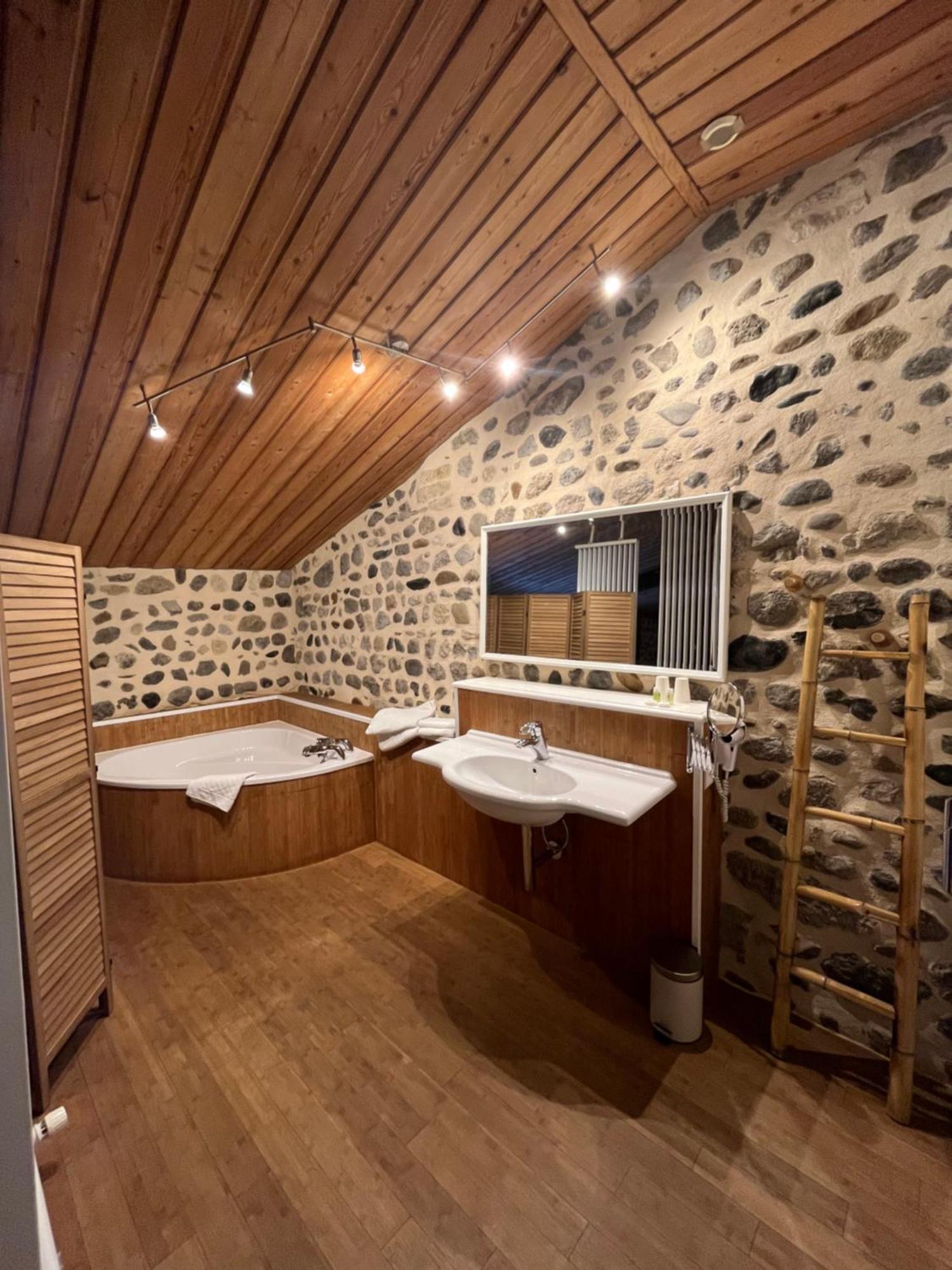 Hotel La Cour Carree Perrier Zewnętrze zdjęcie