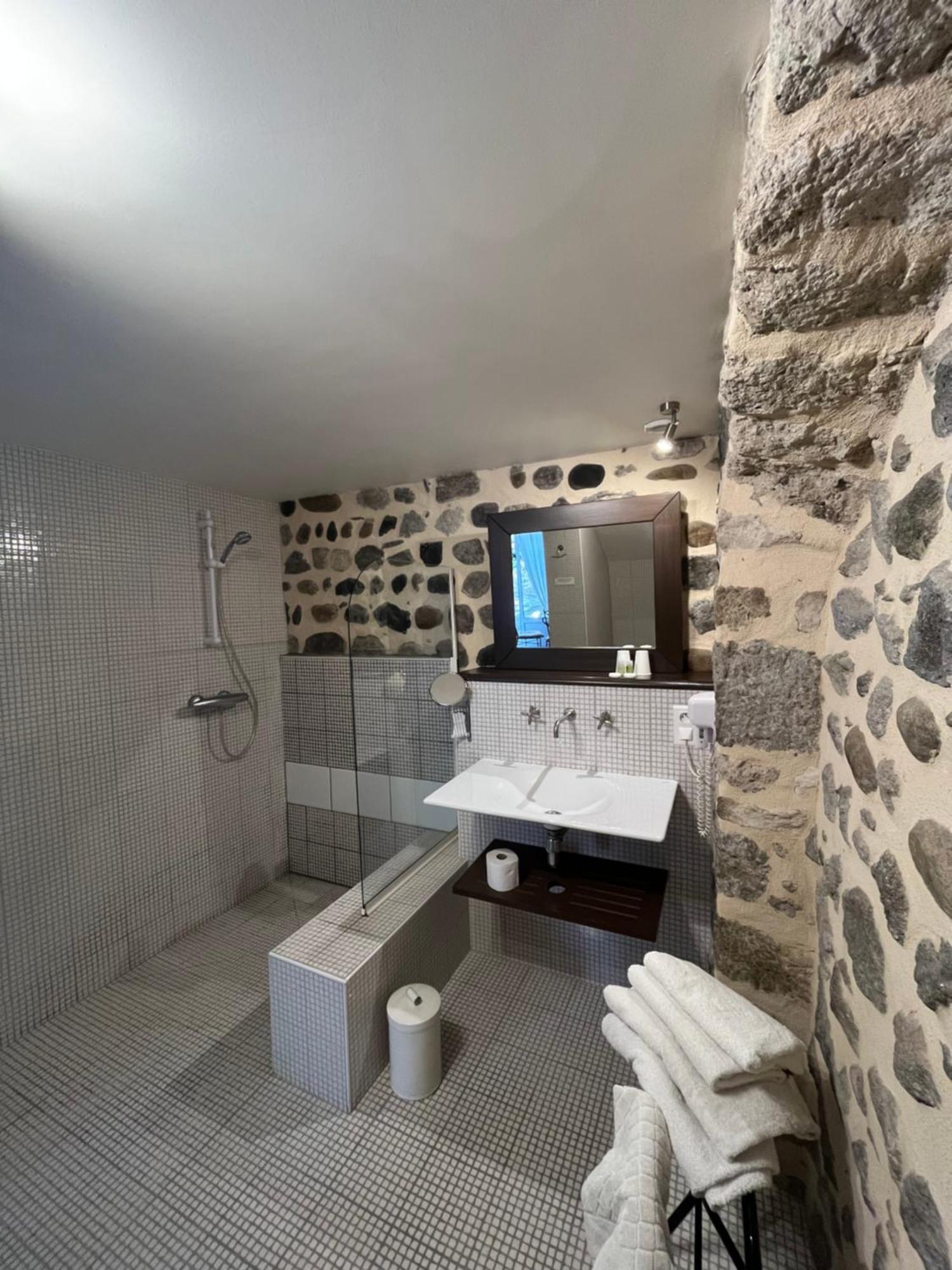 Hotel La Cour Carree Perrier Zewnętrze zdjęcie