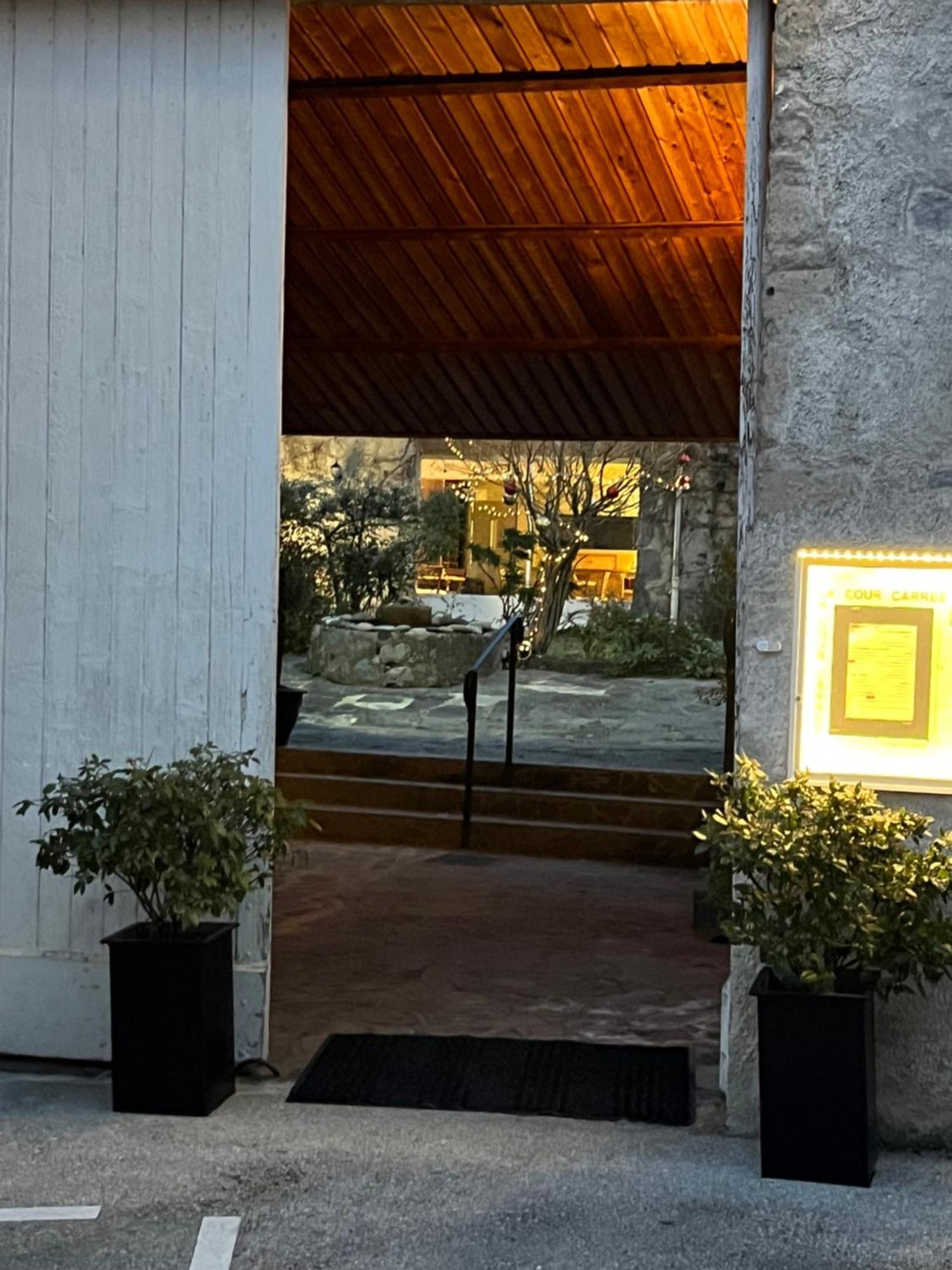 Hotel La Cour Carree Perrier Zewnętrze zdjęcie
